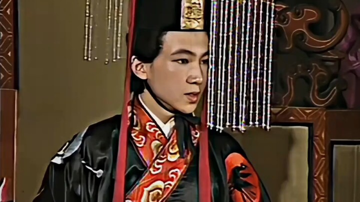 กฤษฎีกาส่งเสริมบุญคุณทำให้เล่าปี่กลายเป็นคนขายรองเท้าฟางไปแล้ว