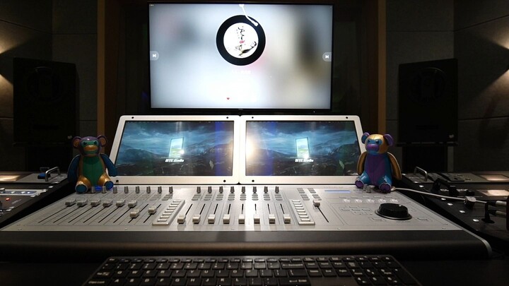 What was it like listening to Duan Aojuan singing "Mortal" in the recording studio?