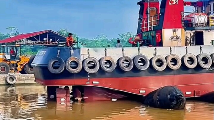 Why does a ship’s airbag deflate like a flame?