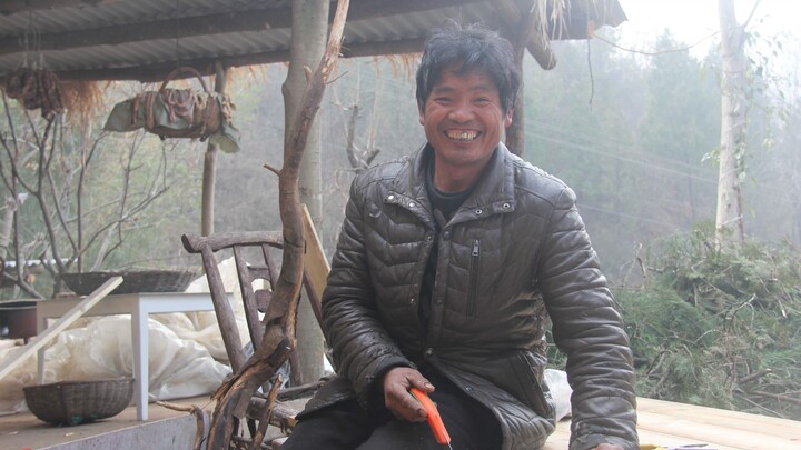 The New Year vibes are getting stronger—every household is slaughtering their pig for the holidays! 