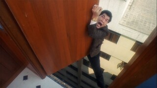 When He Opened The Door, He Didn't Expect To Be Dangling A Hundred Meters High