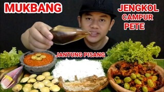 MAKAN JENGKOL MENTAH DI CAMPUR PETE MENTAH IKAN ASIN BELUT RICA RICA SAMBAL TERASI LALAPAN MENTAH