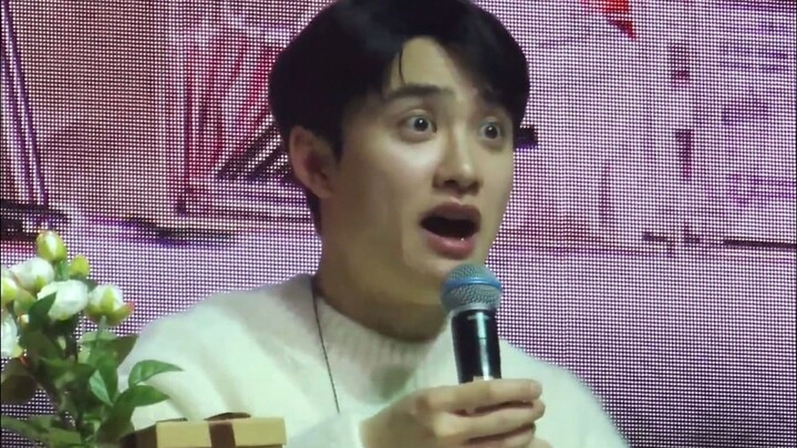 Doo Kyung-soo | At his birthday event, a fan in Section D scored four instant photos in a row; Du Xi