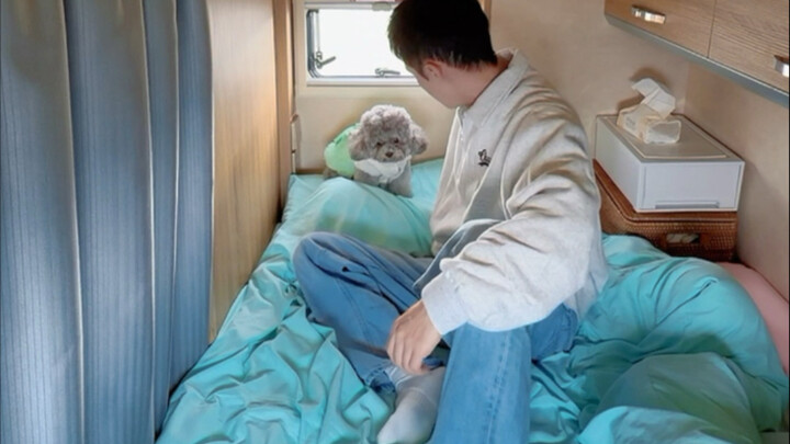 How thrilling is it to spend the night in a car in the no-man’s land?