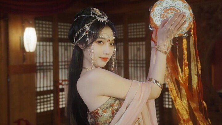 [Exotic Customs] His Royal Highness the Crown Prince brought back a dancer from the Western Regions~
