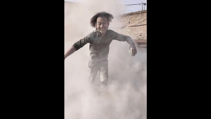 [Cringy Corner] A ghost in the smoke?? When he pulled out a bag of cement, the smile on his face tol