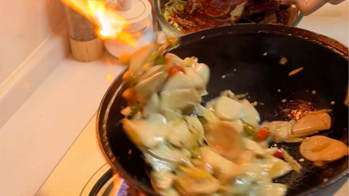 Món xào dân dã kèm cơm trộn