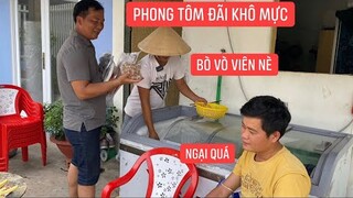 Khương Dừa ngại bỏ đi rước con vì đãi bạn mì gói còn Phong Tôm đãi toàn là đồ ăn ngon
