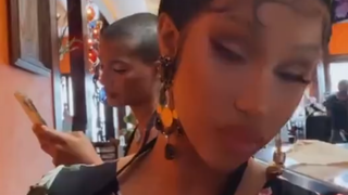 美国恶犬再次骚扰Cardi B