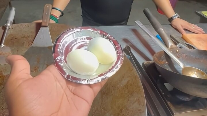 Trứng pha lê đắt nhất Ấn Độ, hai quả có giá 300 rupee