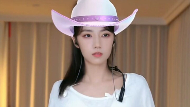 Vũ nhảy khó xử của Thánh Đế