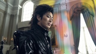 Ren Akiyama, kamu penjahat yang tampan.