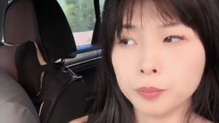 "Người phụ nữ hỏi về con người, và người đàn ông trả lời về loài chó"