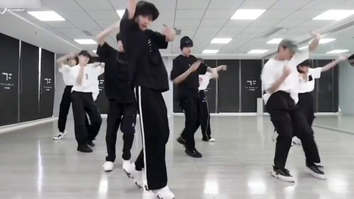 TF ครอบครัวสามรุ่นเลือดหนุ่มสาว