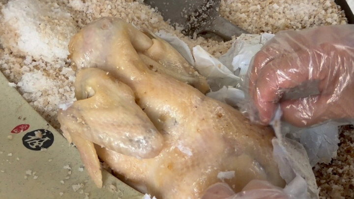 Three Locals’ Secret Salt-Baked Chickens in Wenchang: Freshness, Fragrance, and Tender Perfection—Be