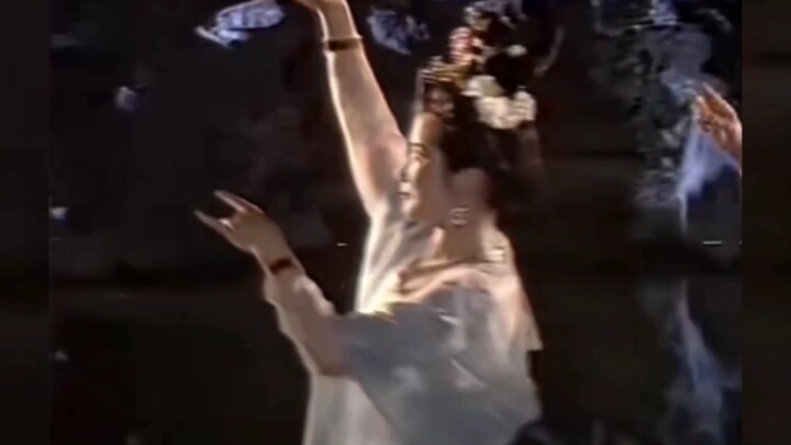 رقصاتها بالفعل ليست معقدة جدًا، لكنها تظل أجمل بكثير من بعض الرقصات الحالية.