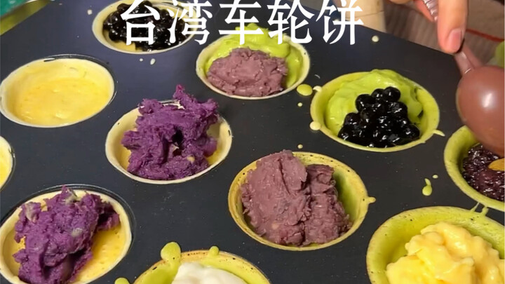 สงสัยฉันคงเจอตำรวจนอกเครื่องแบบเข้าให้แล้วนะ แต่บัวลอยล้อรถนี่อร่อยจริงๆ คำเดียวไส้ทะลักเลย!