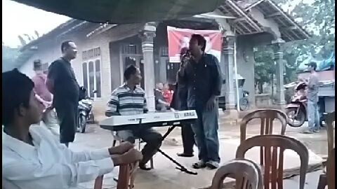 dibawah terpal pun tetap syahdu