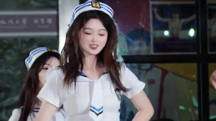 พวกเราซึ่งเป็นนักศึกษาคณะนิติศาสตร์หญิงจะออกมาเต้นเพลง “Completely Crazy” ในช่วงสัปดาห์สอบกลางภาค! -