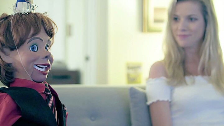 The most pathetic puppet doll, not only can't kill anyone, but is also pressed to the ground and rub