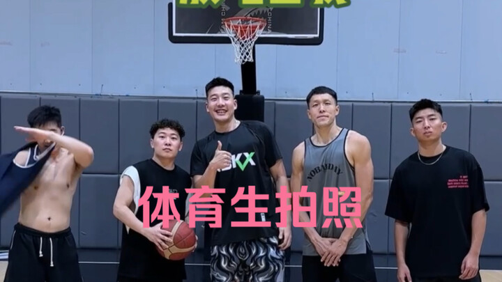 ما هي الوضعيات الأخرى التي يمكن للرجال اتخاذها عند التصوير؟ أنا حقًا لا أستطيع التفكير في أي منها.