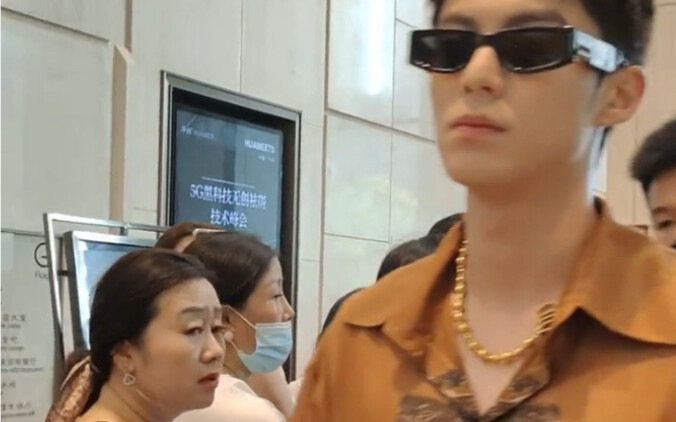 Wang Hedi is a man who makes girls of all ages turn their heads