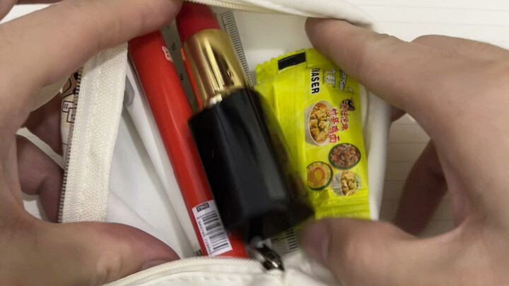 Để các bạn xem đồ dùng học tập tôi dùng “xịn” đến mức nào!