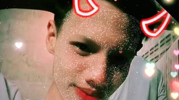 (ชื่อบิ๊ก เด็กใต้ ป้ายกระบี่ อายุ 28 Yeah โสด.ที่แปลว่าไม่มีใคร..ถ้ามีใจก็ทักมา