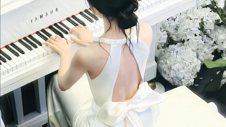 Sức công phá của “bạch nguyệt quang”: Chỉ một bóng lưng cũng đủ để trí tưởng tượng vẽ nên muôn vàn t