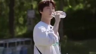 Thêm một nạn nhân của meme ly hôn! Tôi thực sự không muốn cười nữa hahahaahaha