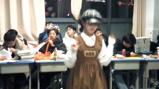 在2000年（指画质）的元旦晚会跳［染上你的颜色］