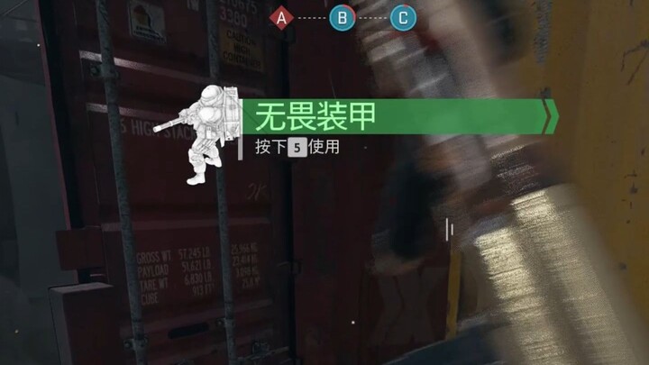 Arena penuh kekacauan di dermaga, tapi dilengkapi setelan belas kasih tiga item.