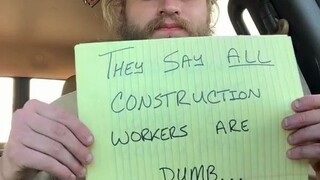 المناجاة الداخلية لعامل بناء... هل أصبح من المألوف الآن السخرية من الذات بهذه الطريقة؟