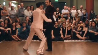 Màn biểu diễn tango nam-nam đối đầu quyền lực phi truyền thống