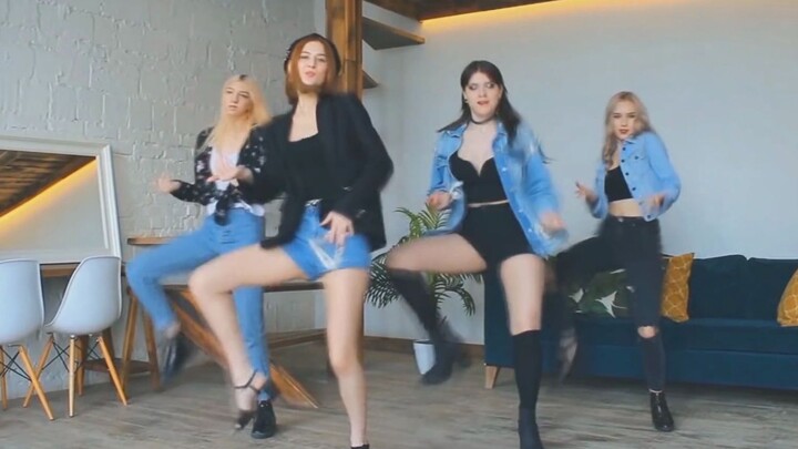 การแสดงเพลงEgotisticทีมหญิงรัสเซียที่มีเสน่ห์ทั้งเร่าร้อนและเซ็กซี่