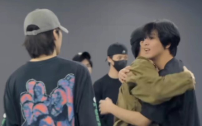 Tim besar NCT mengingatkan Anda: Musim dingin telah tiba, saatnya menikmati hidangan hangat dari ber