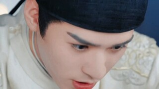 Có đúng là mắt của Cung Tuấn không được che bằng lông mi giả không? Không, rèm cửa nguyên bản được t