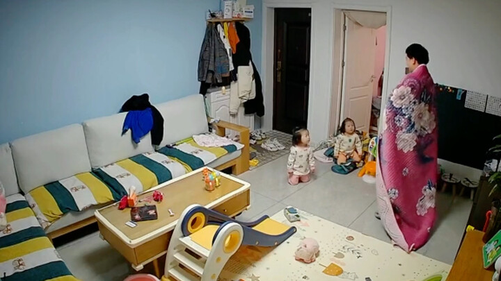 Di bawah pengawasan, adegan ayah mengasuh anak ini tetap kalah dari aktingmu!