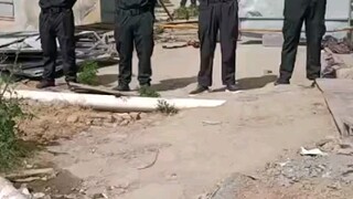 We can’t even live in the unfinished building in Yihefang. Dozens of security guards blocked the doo