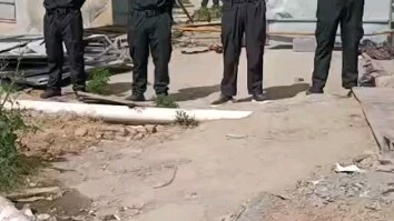 We can’t even live in the unfinished building in Yihefang. Dozens of security guards blocked the doo