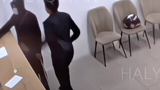 Everyone step back. From now on, I'll take over the battlefield.