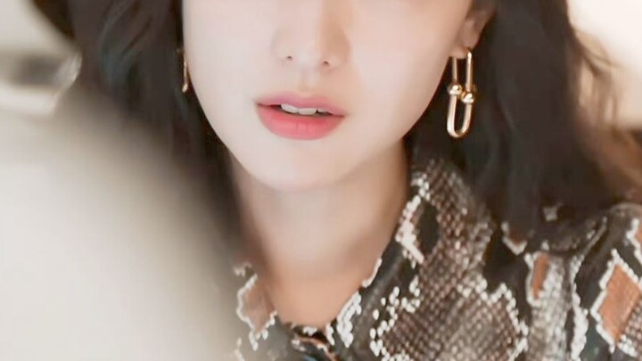 Turns out it’s true that in the novel, growing long hair means swapping heads!!! Now this is what yo