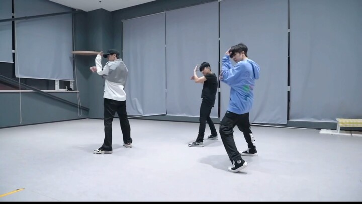 [He Junlin][Yan Haoxiang] I really love the practice room training scene. By the way, I think I have