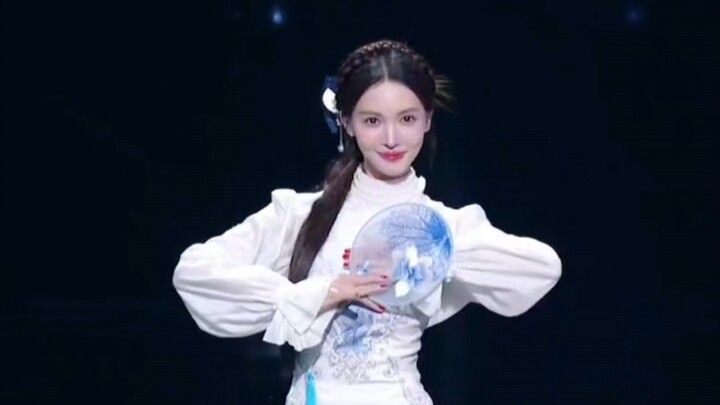 [Jin Chen dancing to Blue and White Porcelain] I would be sad for anyone who has not seen Jin Daxi d