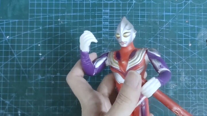 [Thợ làm giấy] "Khai quật được từ Tam Tinh Đôi!" Tượng đứng bằng đồng của Ultraman Tiga! Không ngờ t