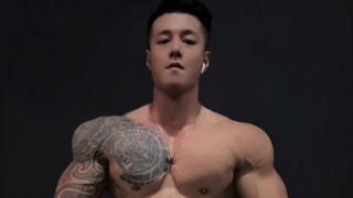 في اليوم الذي تعرض فيه "ليه يانغ"، مشهور اللياقة البدنية في تشونغتشينغ، للحادث، قام بتحديث حسابه على