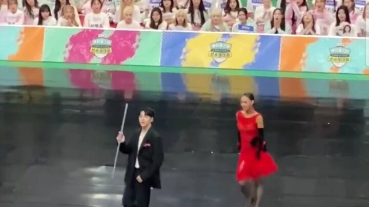 Park Jae-chan trong Đại hội thể thao tình bạn: Điệu nhảy gậy vừa xuất hiện, cả khán phòng đã reo hò 