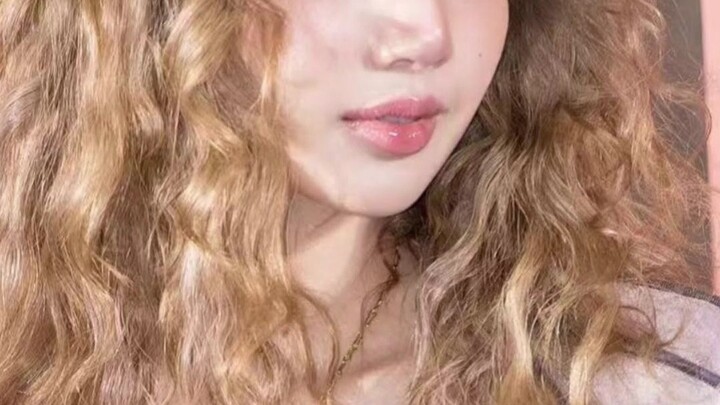 ليزا في كوريا تتصدر صورة جماعية مع LV — ترتيب الأسماء اتقلب بالكامل!