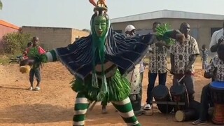 เต้นเท้าร้อนแบบแอฟริกาต้นฉบับ กลางคืนจะทำให้ตกใจจนตายเลยไหมนะ?