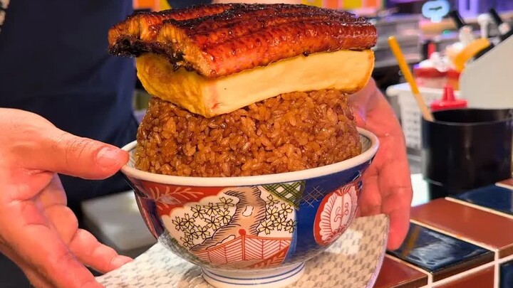 Seporsi besar nasi belut seberat satu kilogram, suguhan lezat di jalanan Tokyo.
